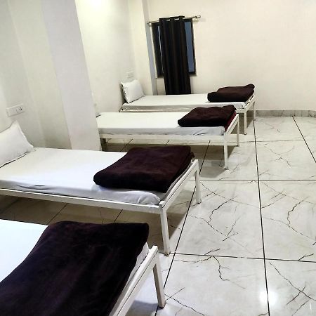 Hotel Milan Ахмедабад Экстерьер фото