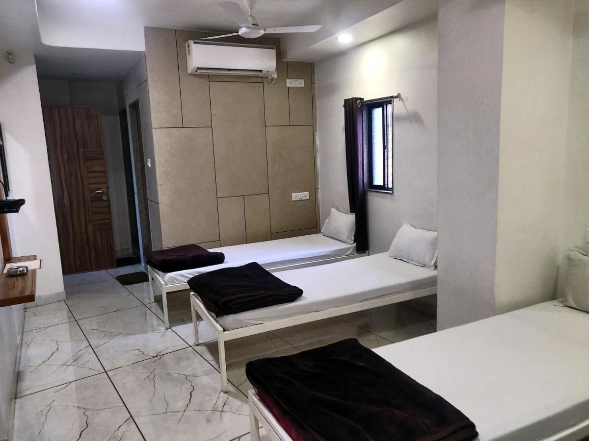 Hotel Milan Ахмедабад Экстерьер фото